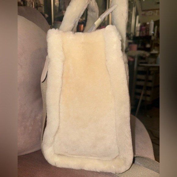 COACH Cargo Tote Bag 20 Shearling CZ101 Fur/ Leather Chalk /352439 - Picture 4 of 6